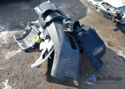 2015 Toyota Rav4 Xle z USA, uszkodzony, nr VIN JTMRFREV5FD153859